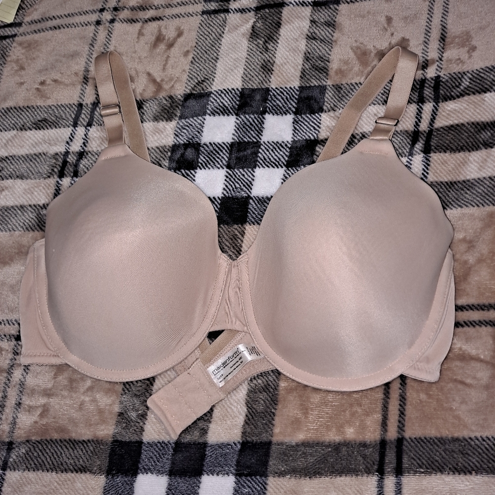 Maidenform beige 40C underwire bra.